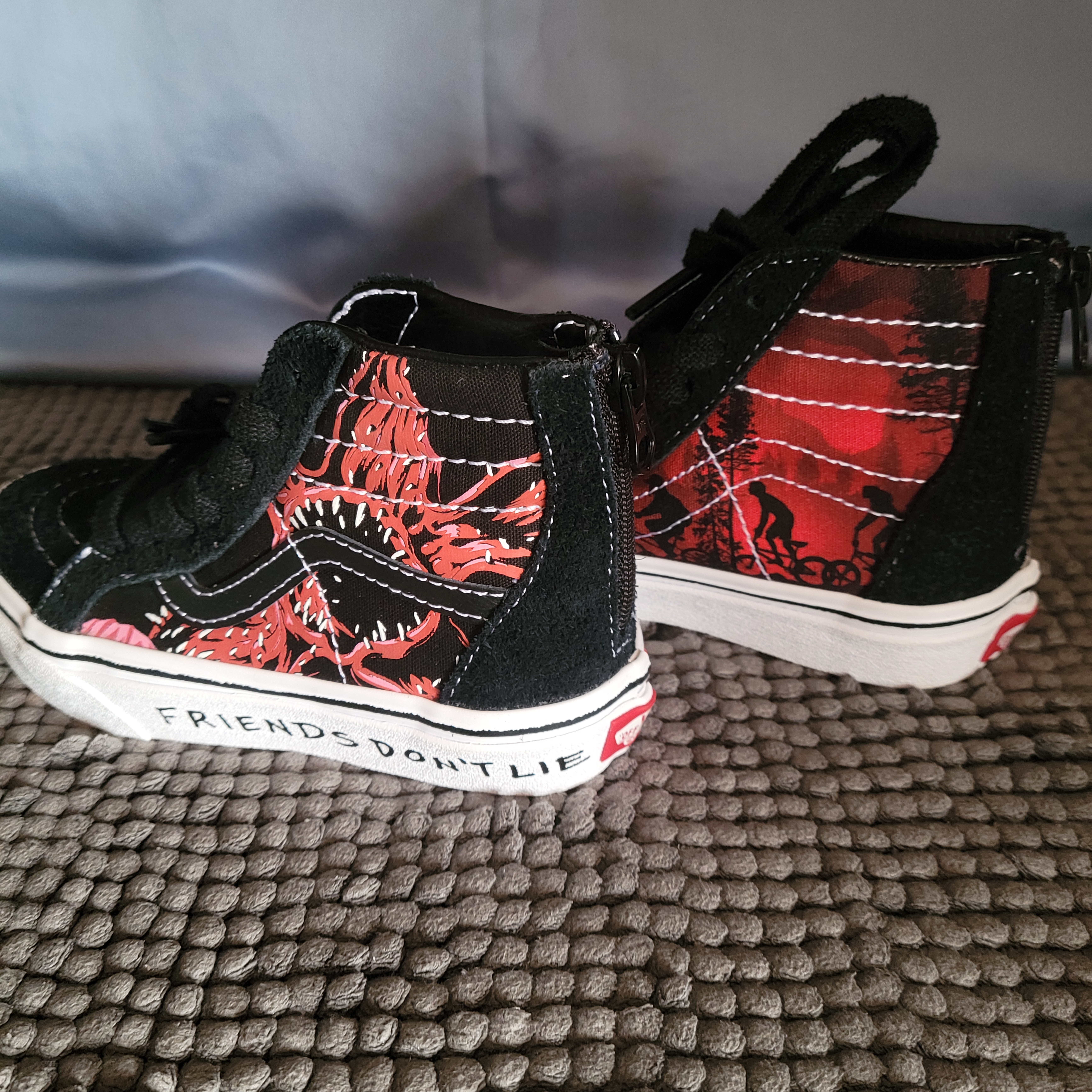 Vans Black And Red Kids High-Top Sneakers, New Without Box.